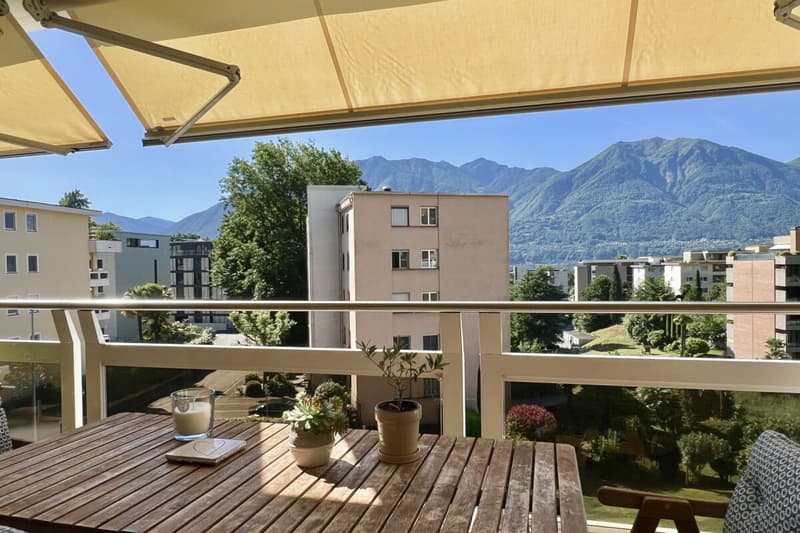PREISANPASSUNG !!! Grosszügige 4,5 Zimmerwohnung mit Balkon in toller Ruhelage von Minusio (6)