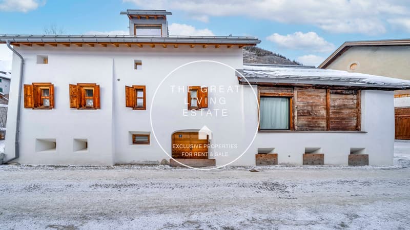 white house, wooden shutters, 2 floor, wooden door, snow on ground