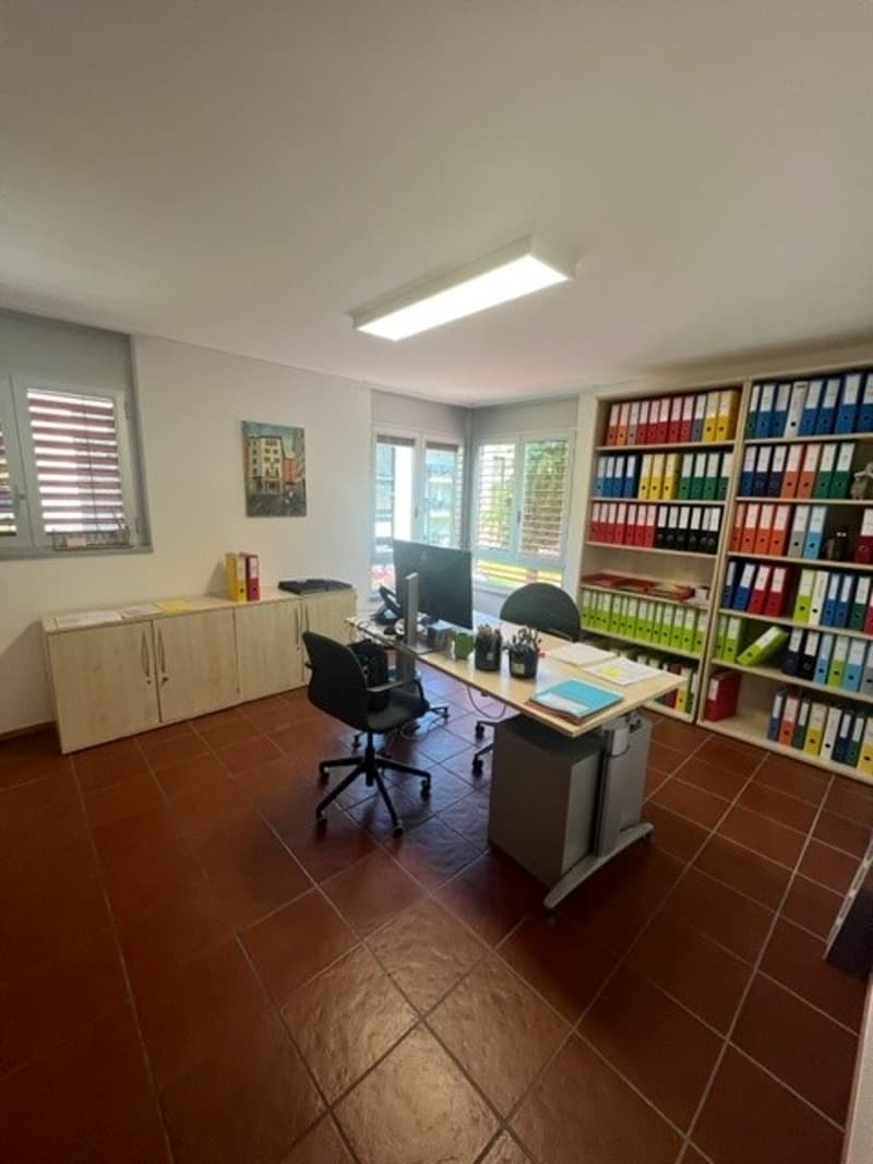 Büro/Arztpraxis/Schönheitsstudio ev. bereits möbliert (15)