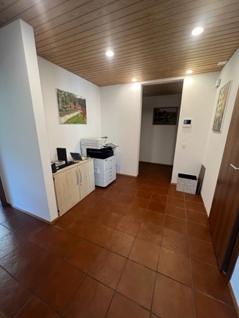 Büro/Arztpraxis/Schönheitsstudio ev. bereits möbliert (9)