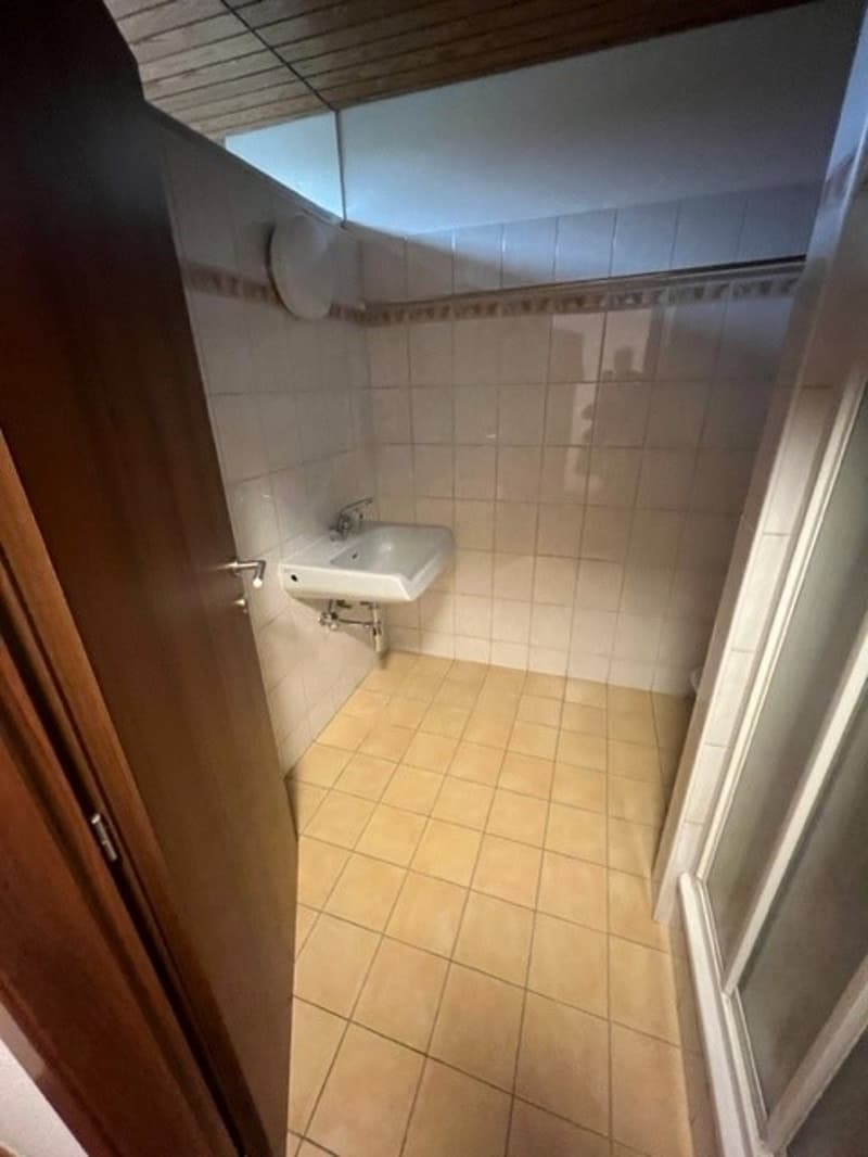Büro/Arztpraxis/Schönheitsstudio ev. bereits möbliert (8)