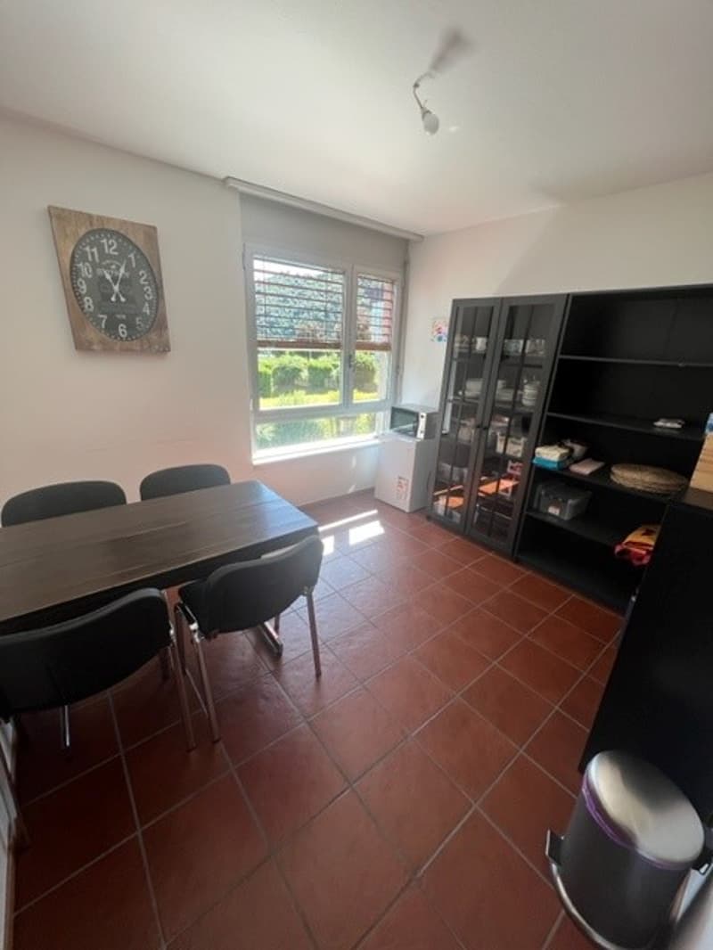 Büro/Arztpraxis/Schönheitsstudio ev. bereits möbliert (13)