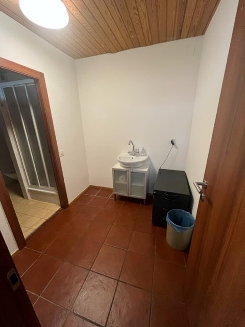 Büro/Arztpraxis/Schönheitsstudio ev. bereits möbliert (6)