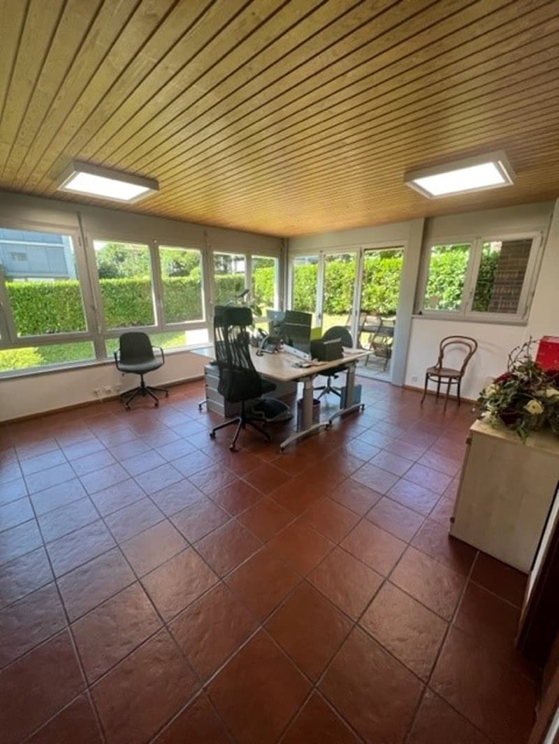 Büro/Arztpraxis/Schönheitsstudio ev. bereits möbliert (2)
