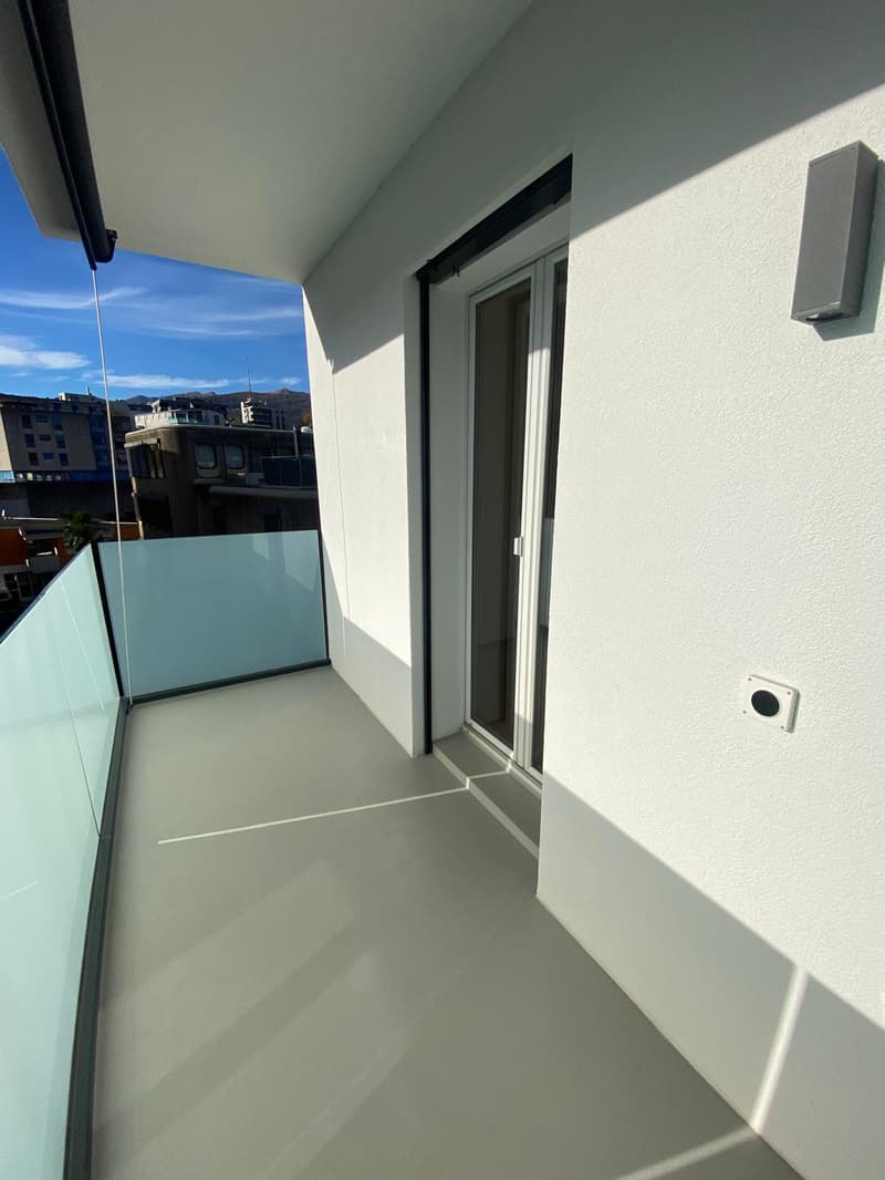 glass railing, modern design, city view, smooth floor