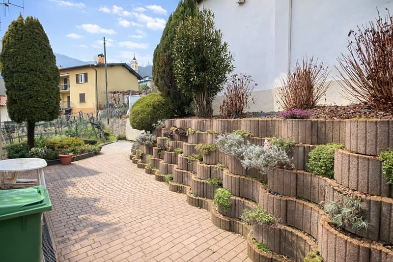 Affascinante duplex indipendente di 2 locali con giardino e spese forfait (4)