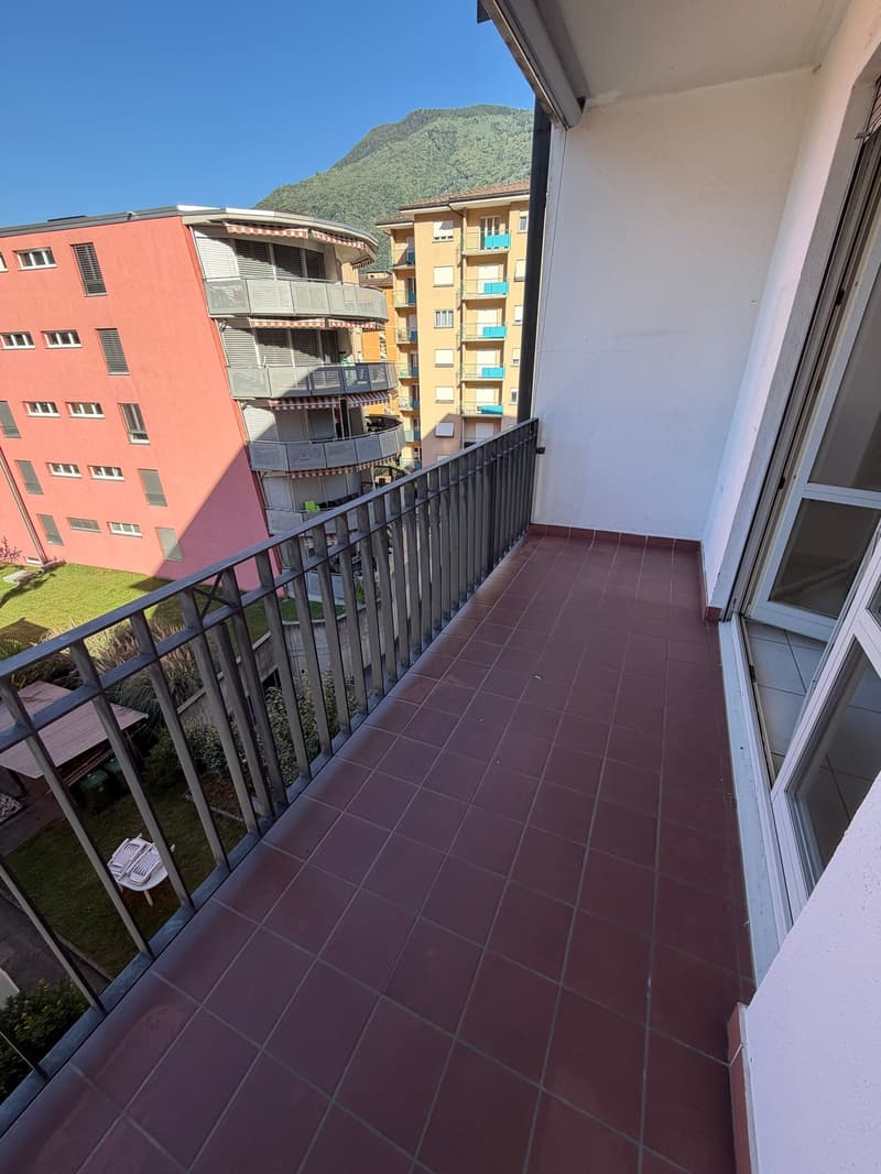 Appartamento con balcone e vista sulle montagne (4)