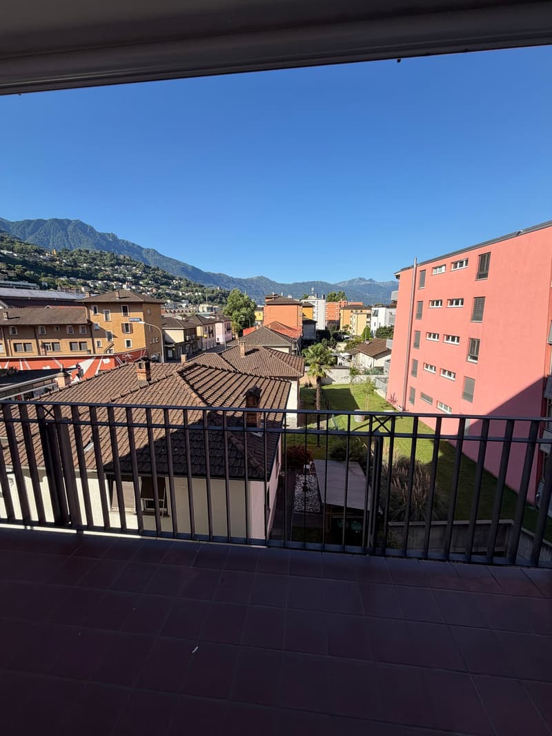 Appartamento con balcone e vista sulle montagne (5)