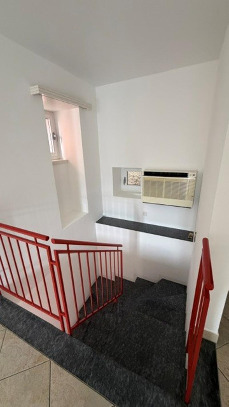 Grande, in quartiere tranquillo (12)