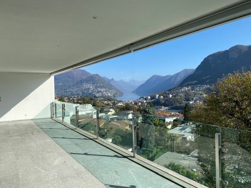 Stupendo e ampio attico con vista sul Lago di Lugano (1)