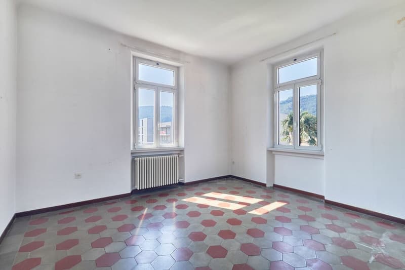 Villa stile Liberty con giardino e tre unità abitative - ideale anche come investimento (10)