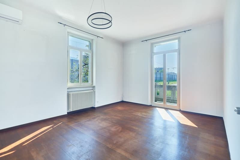 Villa stile Liberty con giardino e tre unità abitative - ideale anche come investimento (6)