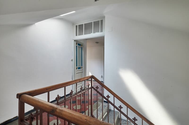 Villa stile Liberty con giardino e tre unità abitative - ideale anche come investimento (12)