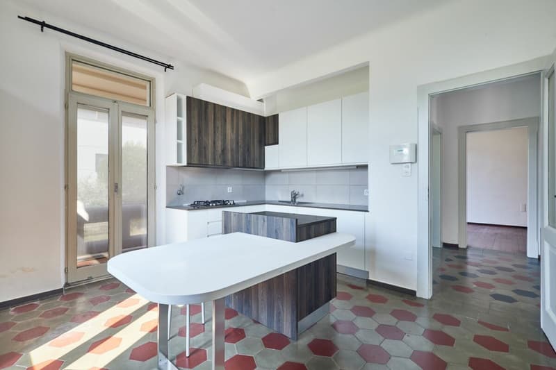 Villa stile Liberty con giardino e tre unità abitative - ideale anche come investimento (4)