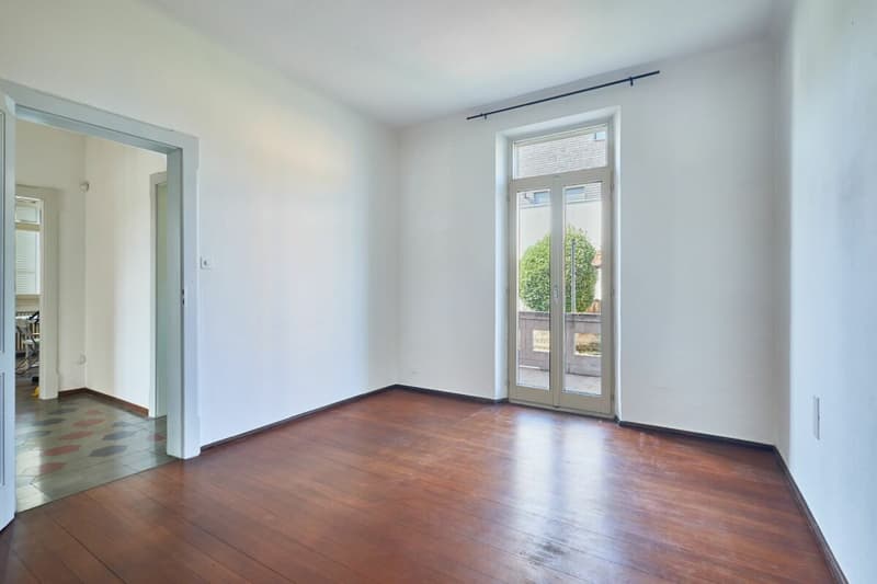 Villa stile Liberty con giardino e tre unità abitative - ideale anche come investimento (11)