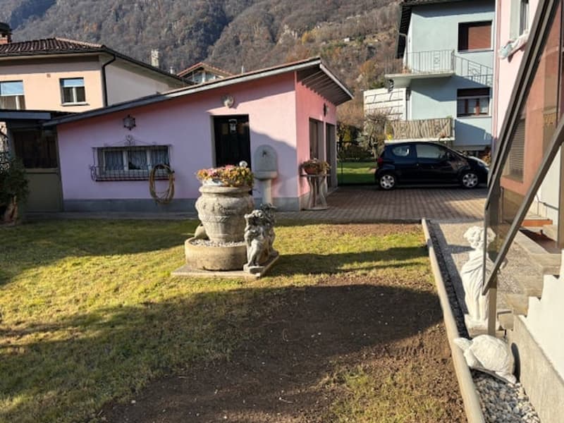 Casa con giardino composta due appartamenti e progetto per ampliamento (7)