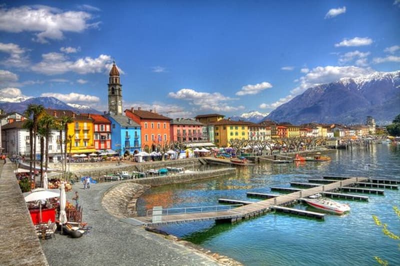 Prima linea lago, esclusivo stabile di reddito
