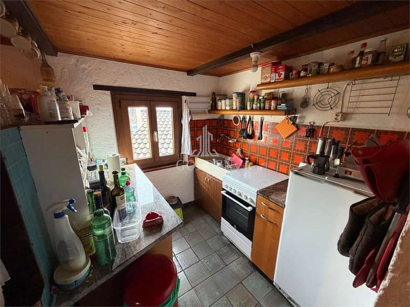 Rustico indipendente con 2'000 m² di terreno a circa 20 minuti da Gor (6)