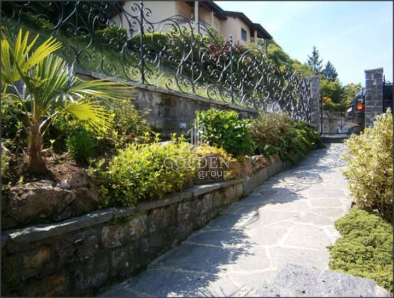 Casa bifamiliare con 2 × 3,5 locali più casa di 2,5 locali con giardin (13)