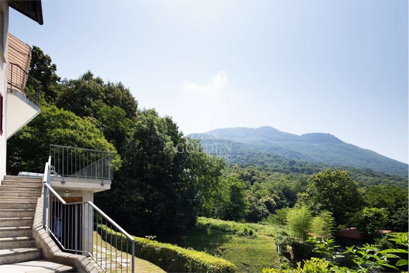 Cadro - Elegante casa unifamiliare con terrazze panoramiche e grande g (5)