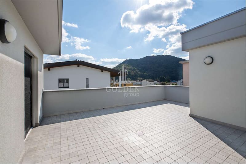 Esclusivo Attico di 4.5 Locali con Ampia Terrazza Panoramica (6)