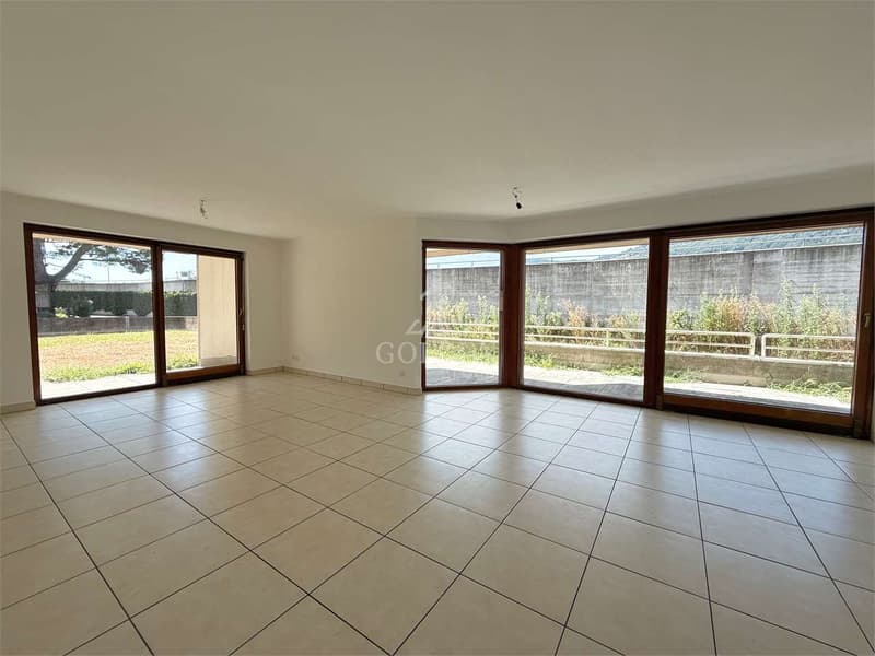 Ampio 4.5 locali con giardino privato e terrazza coperta (5)