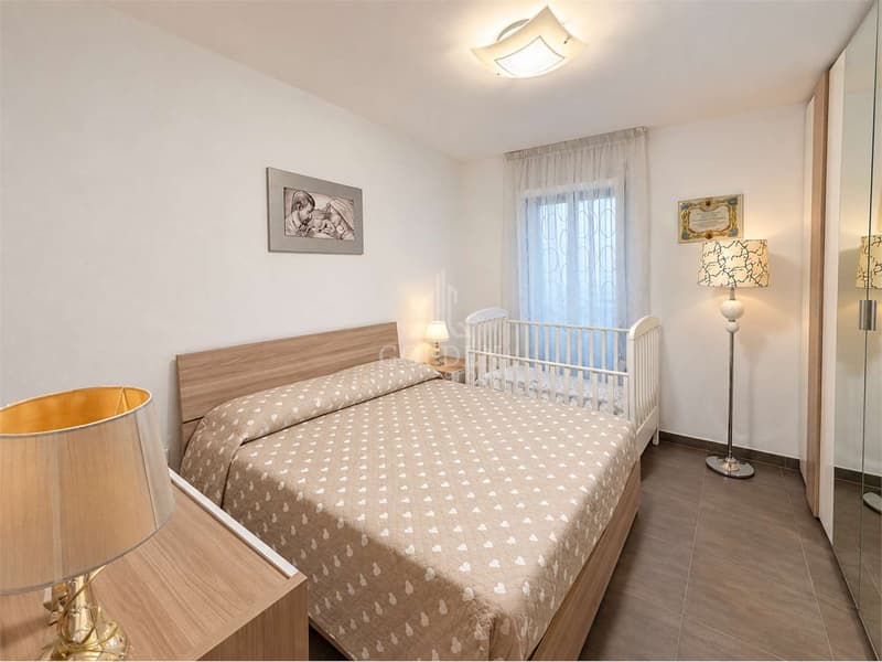Pregassona: 4,5 locali con ampio balcone e tre camere (4)