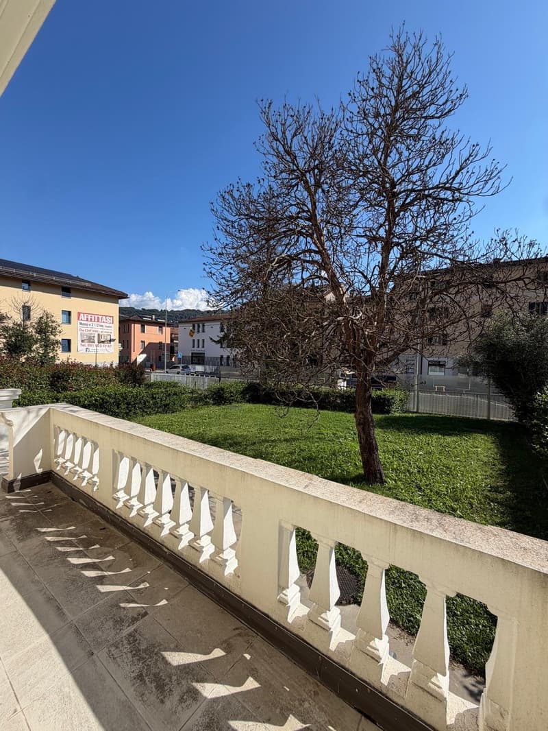 Magliaso – Elegante 2,5 locali con accesso indipendente, giardino e locale aggiuntivo (3)