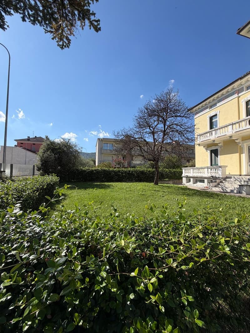 Magliaso – Elegante 2,5 locali con accesso indipendente, giardino e locale aggiuntivo (1)