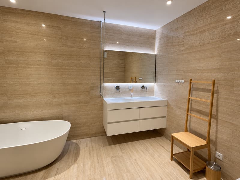 Stunning 3.5-Room Apartment with Panoramic Lake & Mountain Views in Paradiso (8)