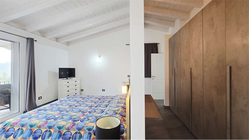 Moderna villetta bifamiliare con 2 appartamenti (7)