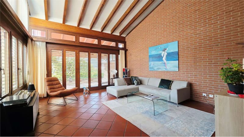 Villa di prestigio, privacy, giardino, possibilità piscina (2)