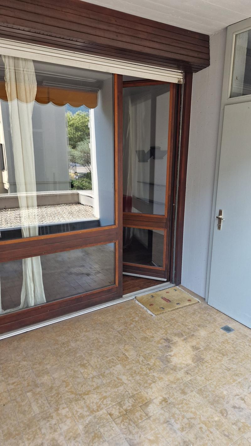 AFFITTASI Appartamento arredato di 2.5 locali a Lugano-Cassarate, posizione strategica (3)