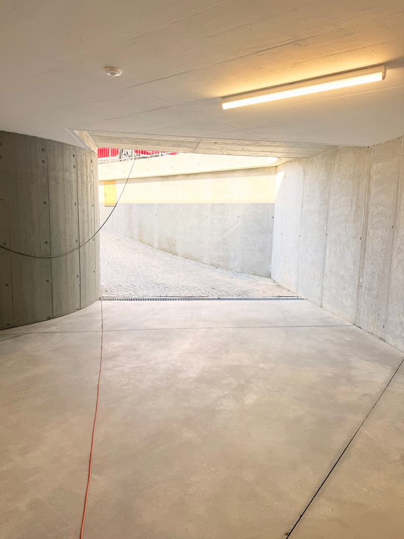 Affittasi posto auto coperto ad Agno (vicino alla stazione) (3)