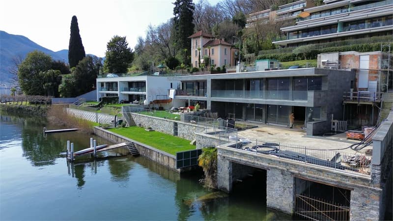 Magnifica villa moderna direttamente a lago