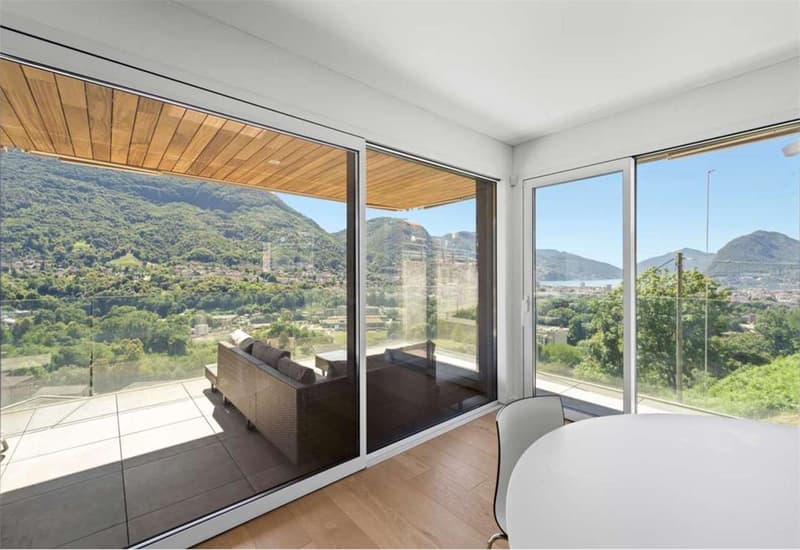 Il Tuo Rifugio di Design Vista Lago: Luce, Spazio e Modernità (4)
