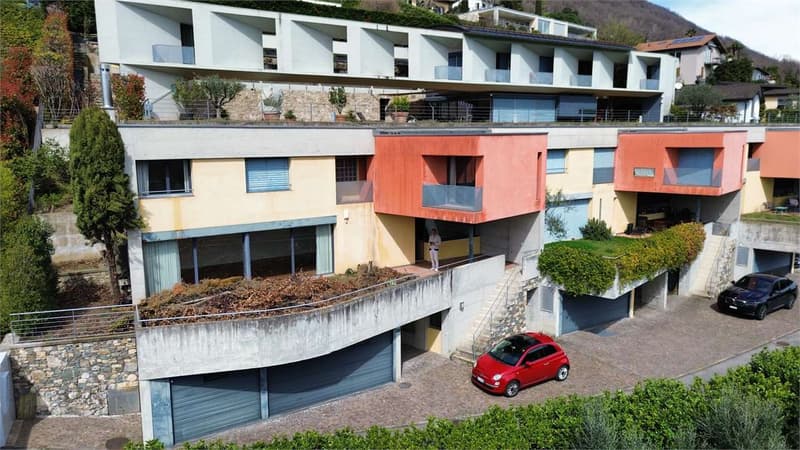Luminosa e ampia Villa di testa con vista lago e giardino - Rent to bu (9)