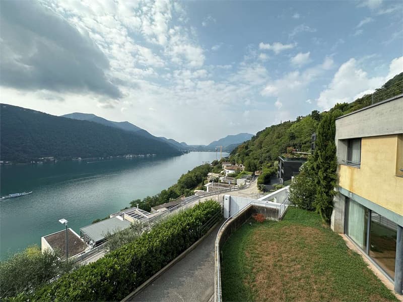 Luminosa e ampia Villa di testa con vista lago e giardino - Rent to bu (8)