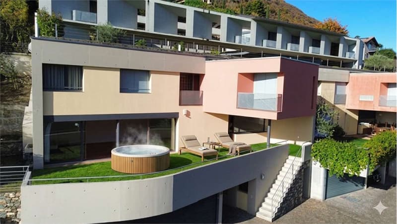 Luminosa e ampia Villa di testa con vista lago e giardino - Rent to bu (3)