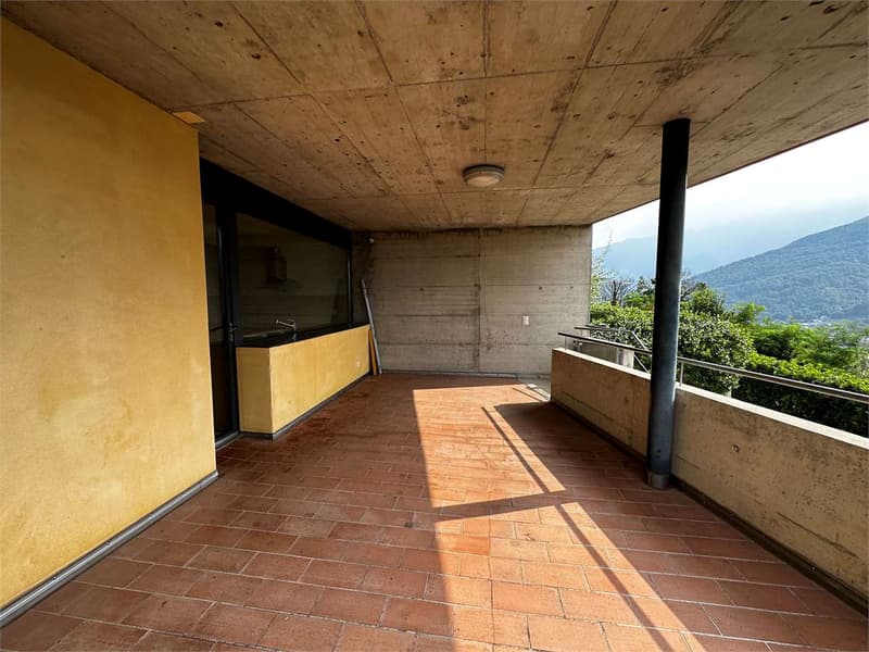 Luminosa e ampia Villa di testa con vista lago e giardino - Rent to bu (12)