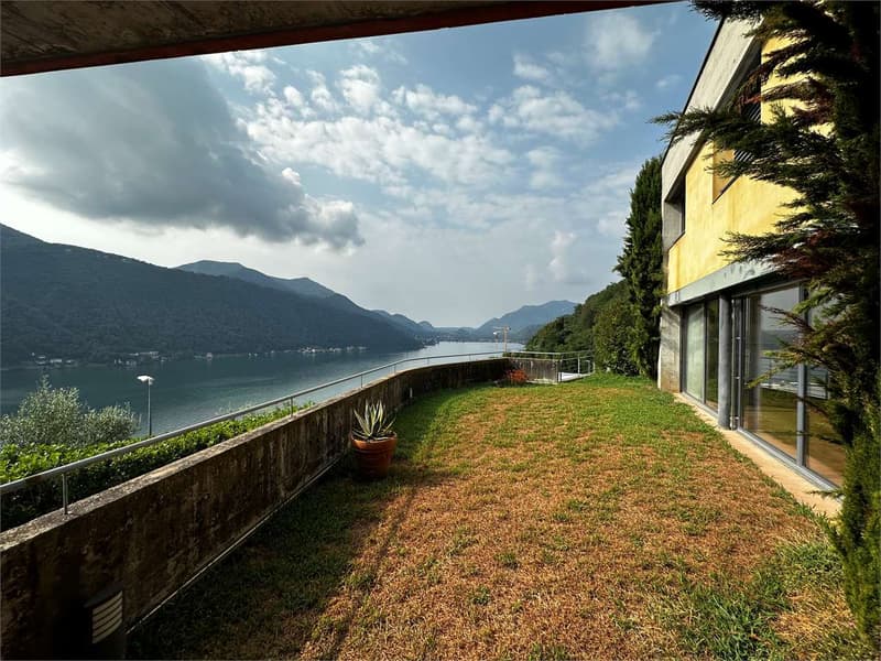 Luminosa e ampia Villa di testa con vista lago e giardino - Rent to bu (10)