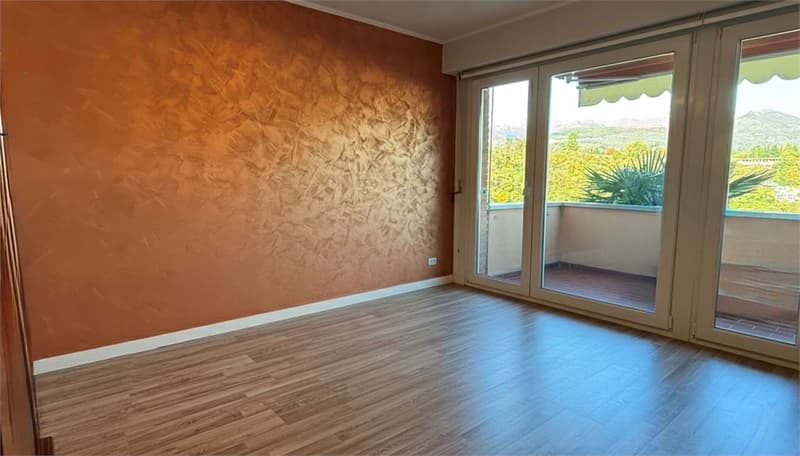 3.5 locali con terrazzo vista lago - grande potenziale a Paradiso (5)