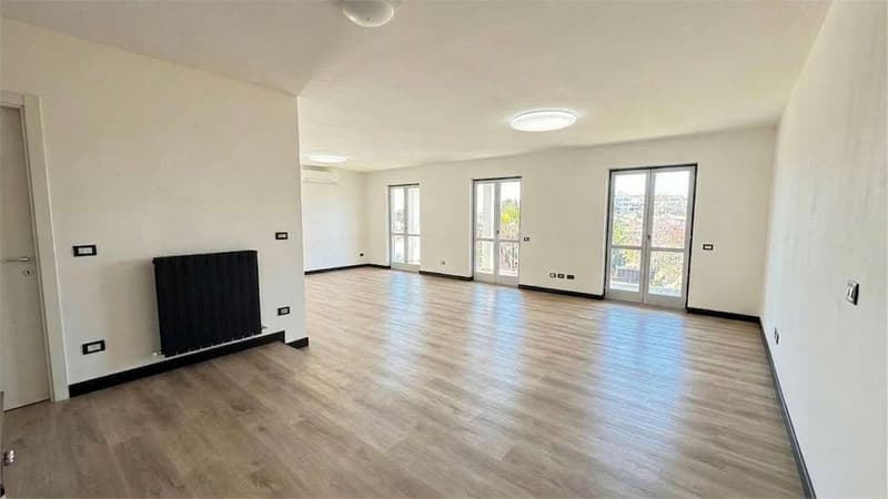 Villa unifamiliare con esposizione solare a sud tra Como e la Svizzera (10)