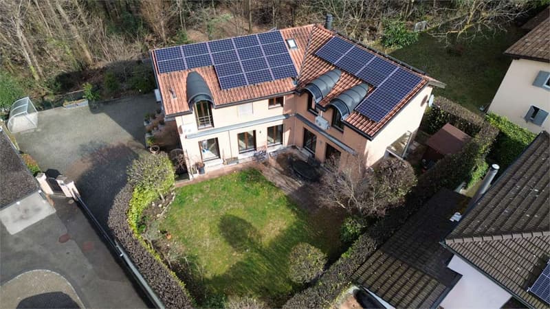 In zona Riservata e nella Natura SIGNORILE VILLA con giardino e bosco (1)
