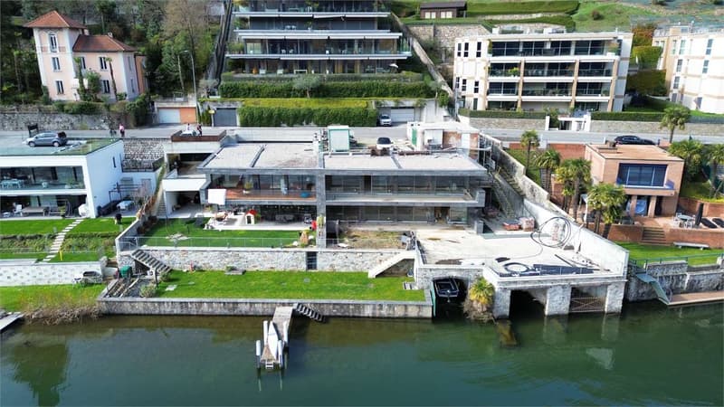 Magnifica villa moderna direttamente a lago da personalizzare (10)