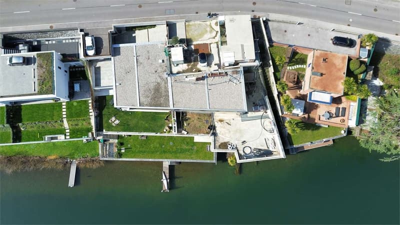 Magnifica villa moderna direttamente a lago da personalizzare (9)