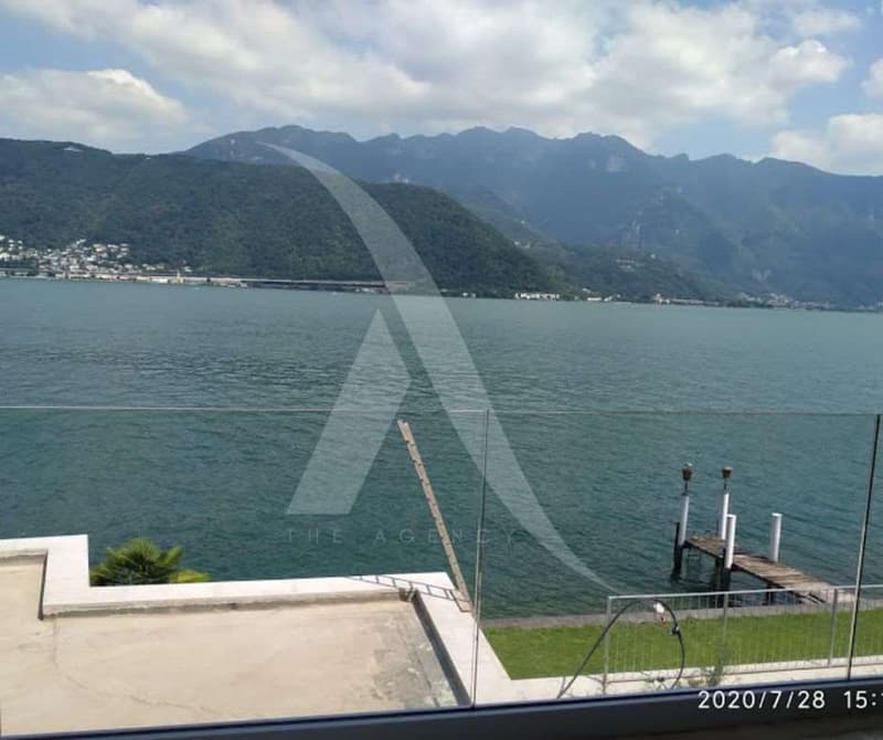 Magnifica villa moderna direttamente a lago da personalizzare (6)