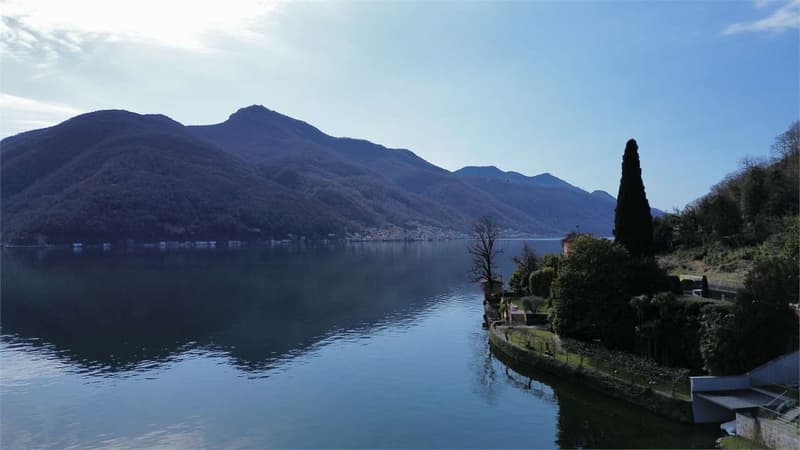 Magnifica villa moderna direttamente a lago da personalizzare (12)