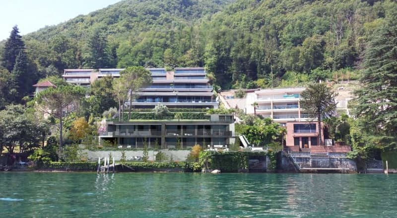 Magnifica villa moderna direttamente a lago da personalizzare (3)
