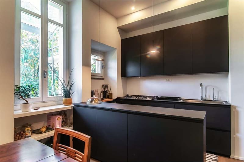 Prestigioso appartamento in villa d'epoca con vista lago mozzafiato e (8)